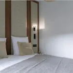 Chic Studio In Pariss 8Th Arrondissement With Balcony