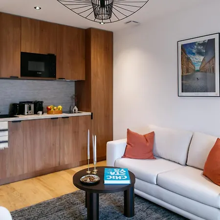 Apartment Chic In Pariss 8th Arrondissement With Balcony