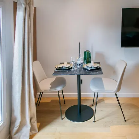 Chic In Pariss 8th Arrondissement With Balcony Apartment