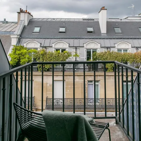 Chic In Pariss 8th Arrondissement With Balcony Appartamento Parigi